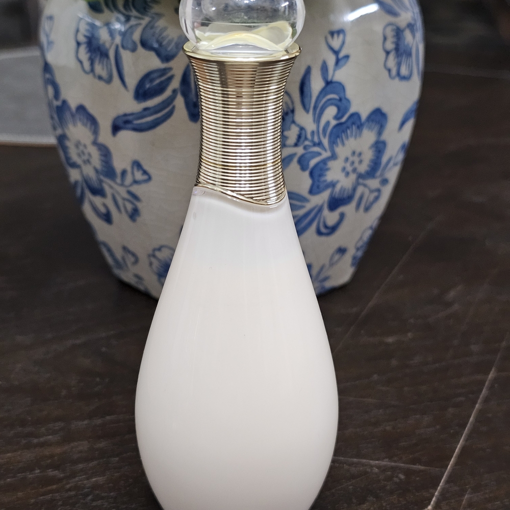 J'adore Lait Sublime Body Milk- 200ml/6.8 FL oz.